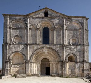 Façade - Abbaye St Amant de Boixe