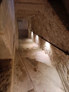 escalier abbaye - Abbaye St Amant de Boixe