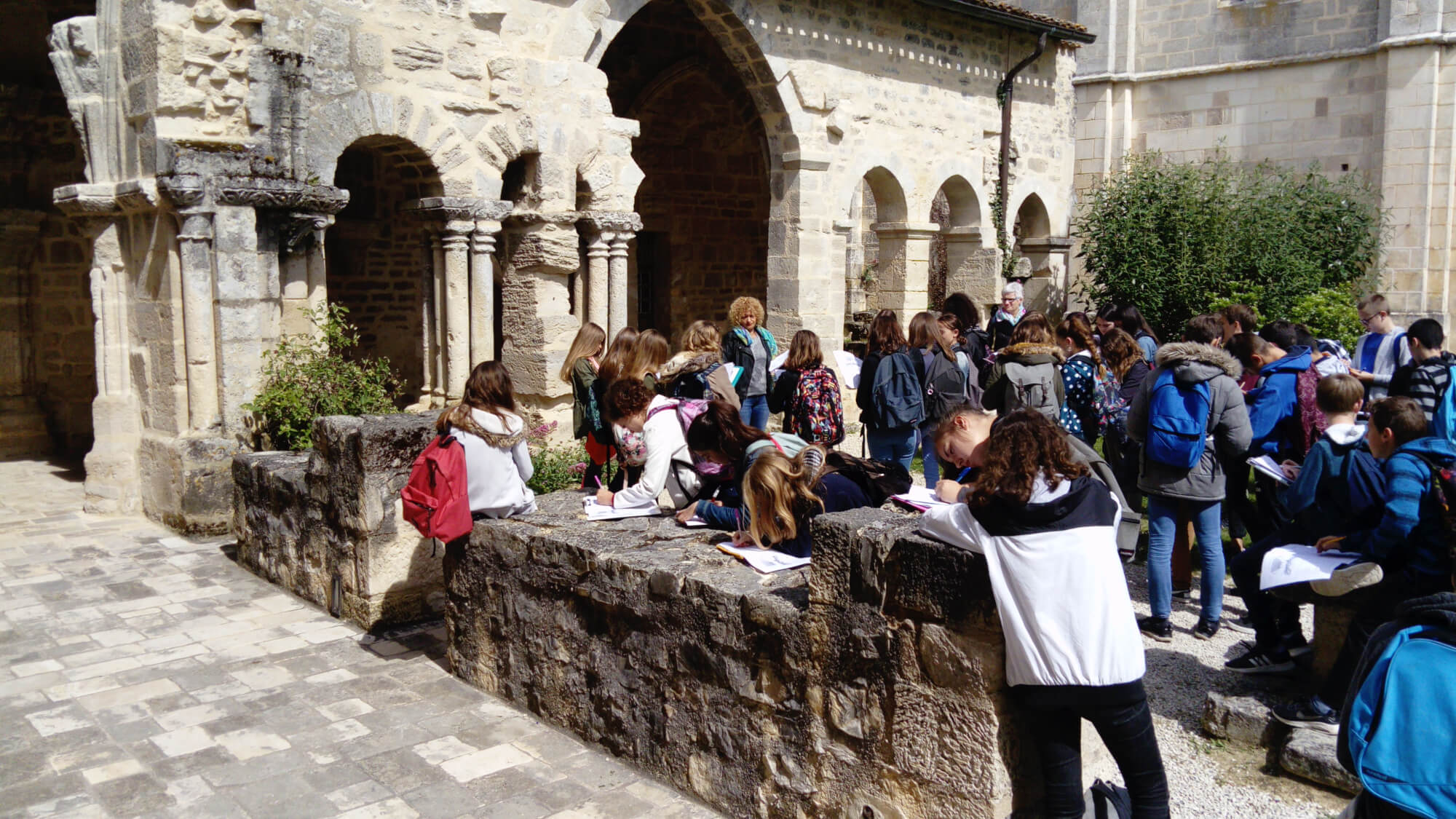 visite guidee abbaye pour scolaire - Abbaye St Amant de Boixe